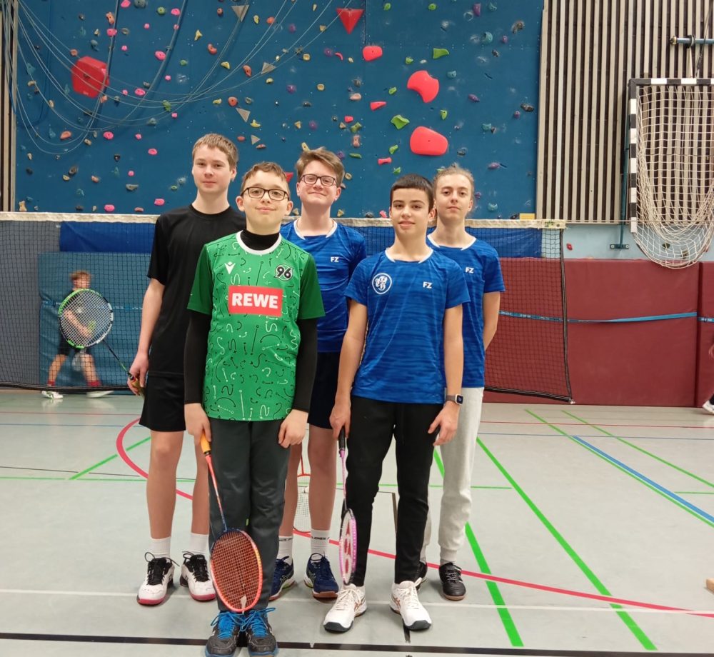 U15